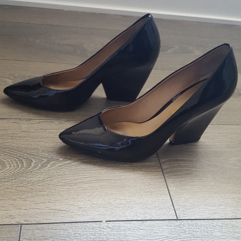 Pour La Victoire Aeesha Patent Leather Pump